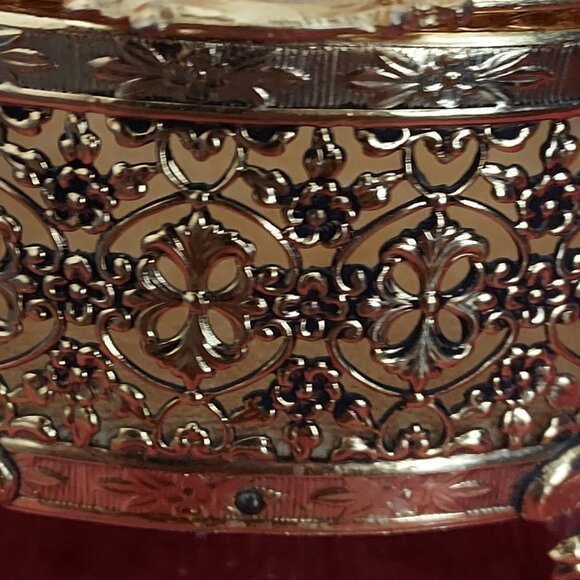 Vtg Oval Gold Tone Filigree Ormolu Footed Jewelry Box w/ Clear Glass Hinged Top - Picture 14 of 16